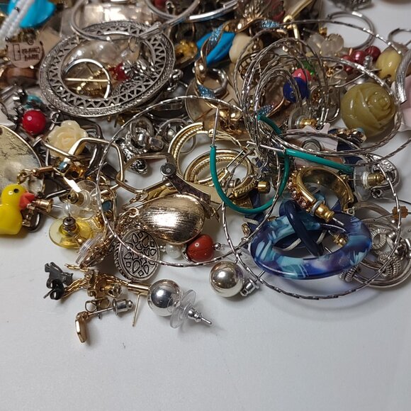 1.5 Pound Pile Of Earring Pairs - Picture 2 of 16